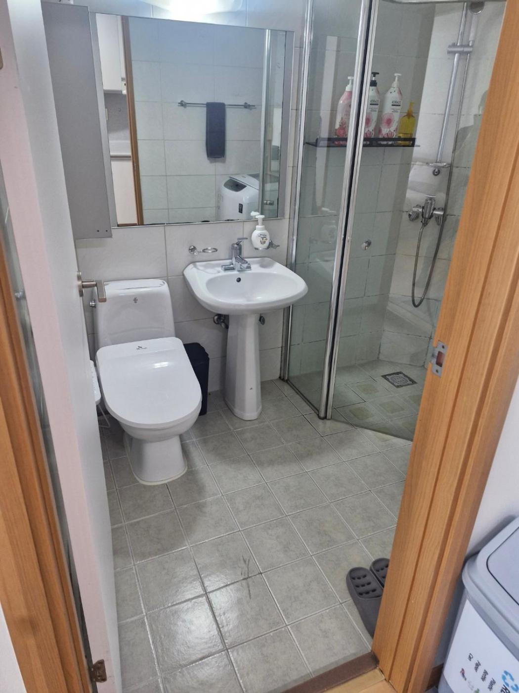 Hongdae Guesthouse 1Min From Hongik Uni Station Exit #1 Seoul Exterior photo